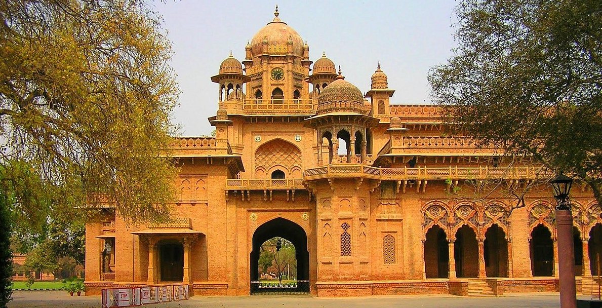 Aitchison College in Lahore, is considered one of the best a level school in Pakistan for boys. It's academic excellence is well-known throughout Pakistan.